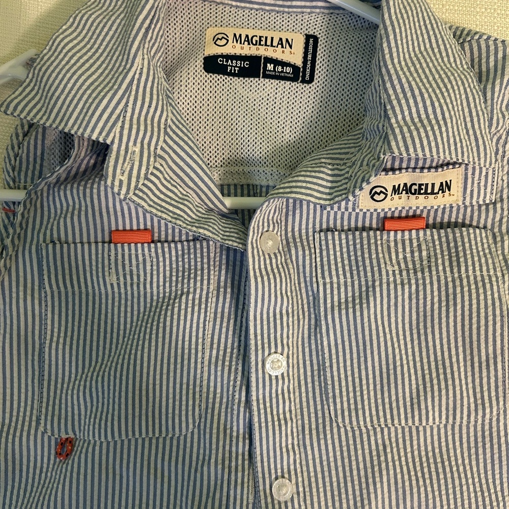 Magellan Outdoors Blue and White Casual Button Down Shirt